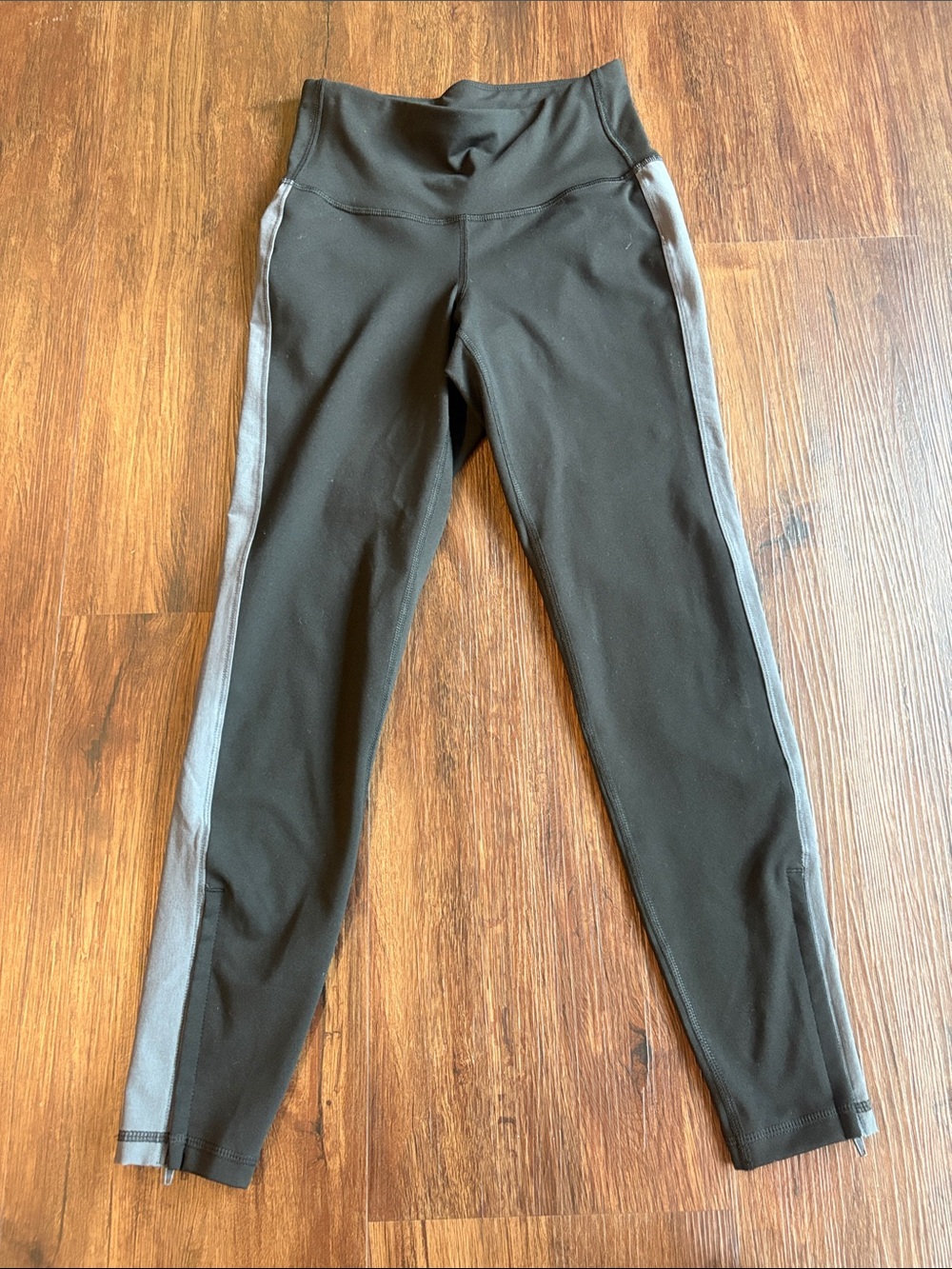 Old Navy Black Leggings with Light Gray Side Panels and Zippered Ankles